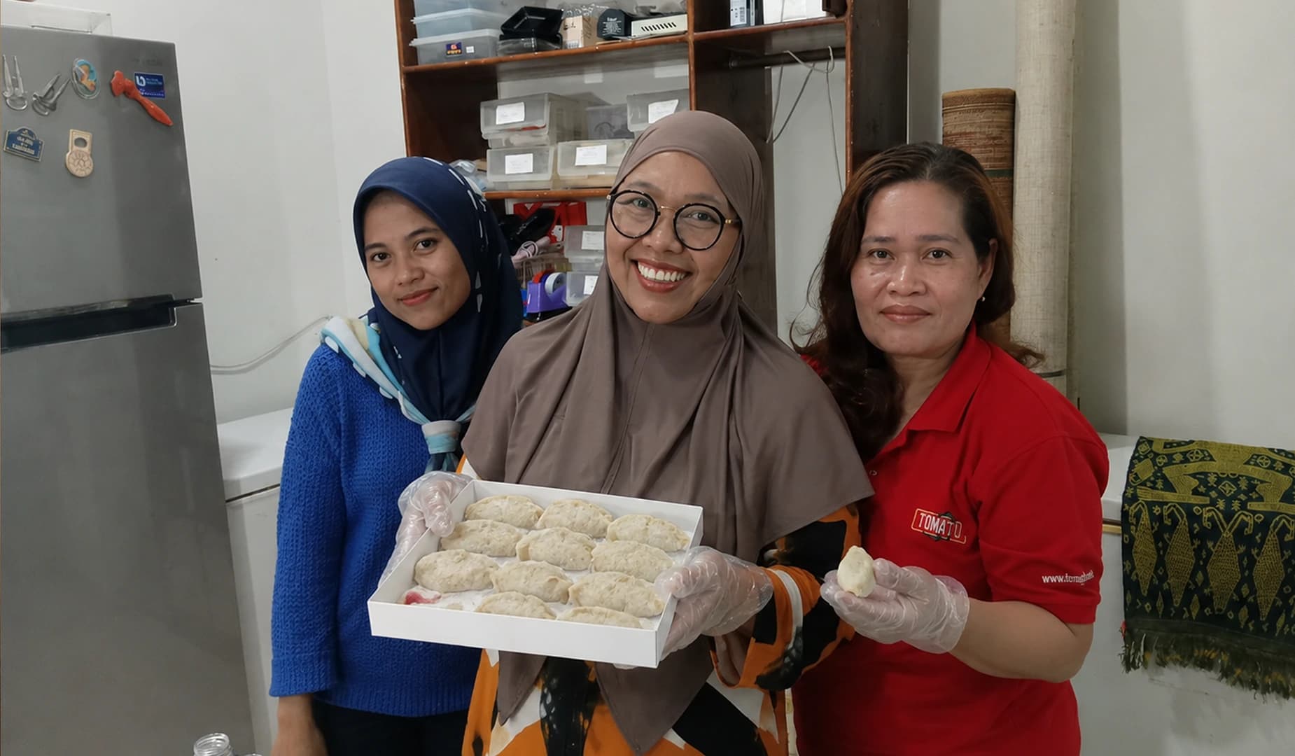 Di balik setiap produk MIQAZ, terdapat tim produksi yang berkomitmen menjaga kualitas, kebersihan, dan konsistensi di setiap proses.